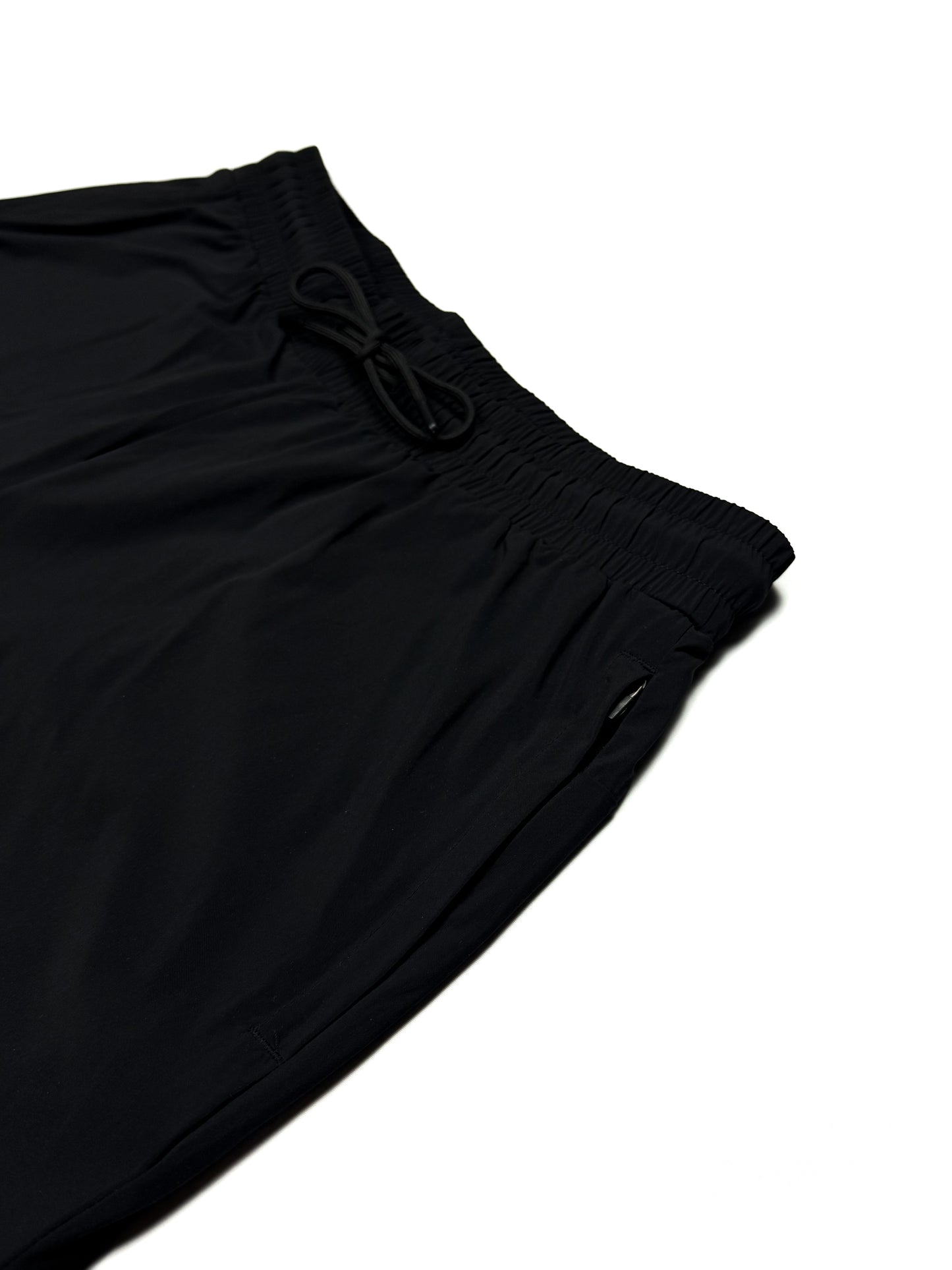 ESSENTIAL PERFORMANCE SHORT